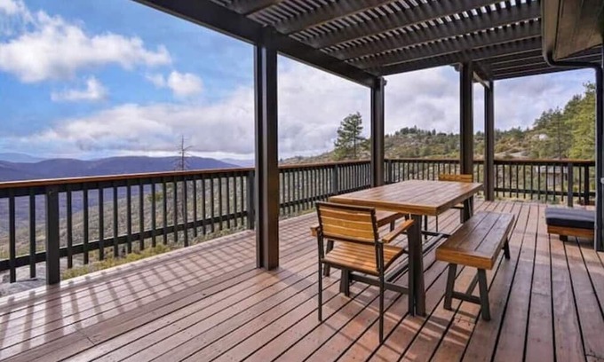 Idyllwild House | Deer Haven Lodge w/ Sunset Views