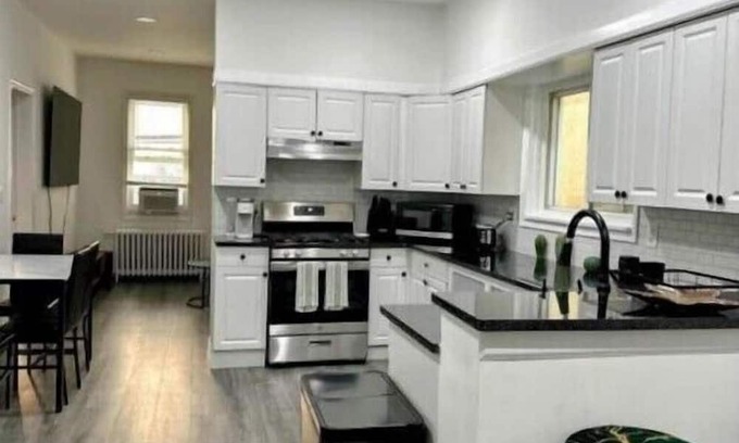 North Bergen Apartment | Luxury North Bergen 3 BR APT