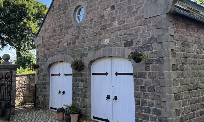 Harthill Apartment | The Coach House is nestled in the beautiful village of Harthill