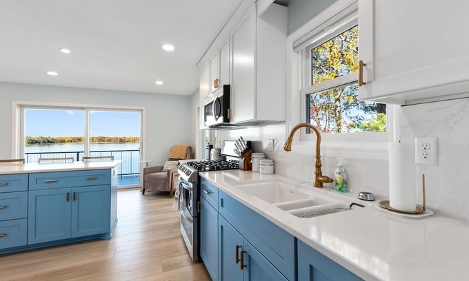 Nisswa House | Lakefront Retreat w/ Hot Tub