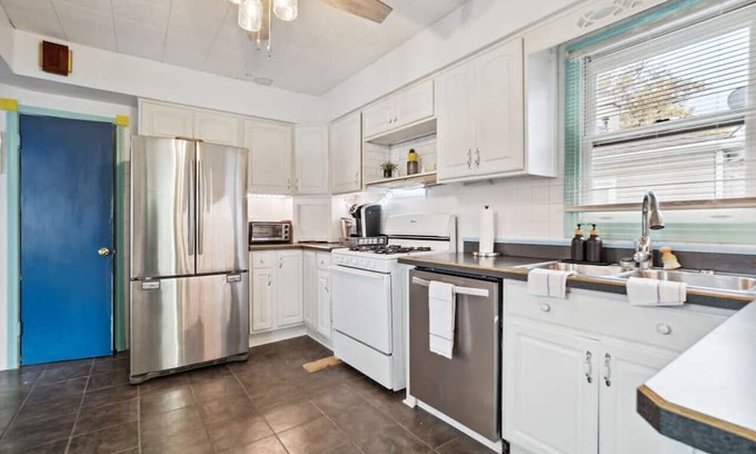 Mayfield Heights House | Charming Colorful Cottage