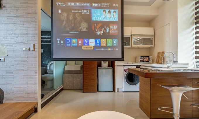 Xinyi Condo | 1B1b Cinema, Kitchen, Bathtub, Desk, 1.5min to MRT