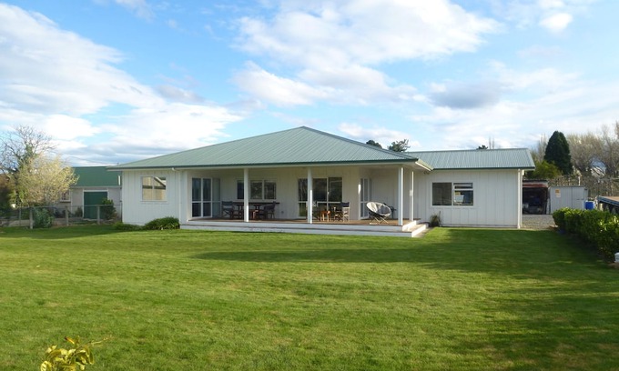 Clive House | House amoungst a vineyard and orchard