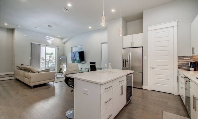 Astrodome House | Luxurious Houston NRG/Medical Center Townhome