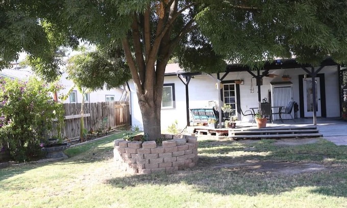 Hanford House | ZEN DEN Entire home to relax and enjoy the earthy feels
