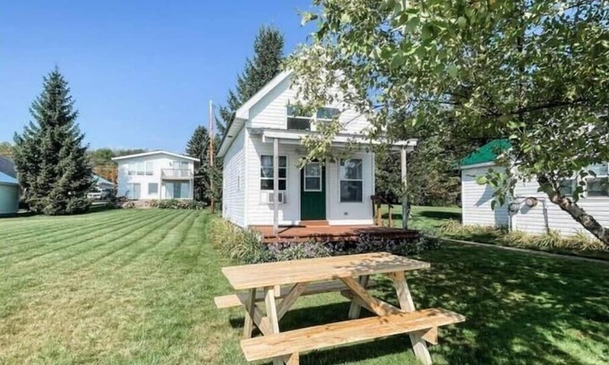 Chassell Cottage | Cozy Lakeside Cottage #2 Near Houghton