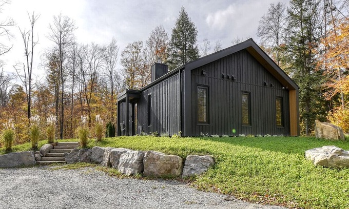 La Conception House | Selva Refuge Spacious Design Cabin w/ Hot Tub, Les Laurentides