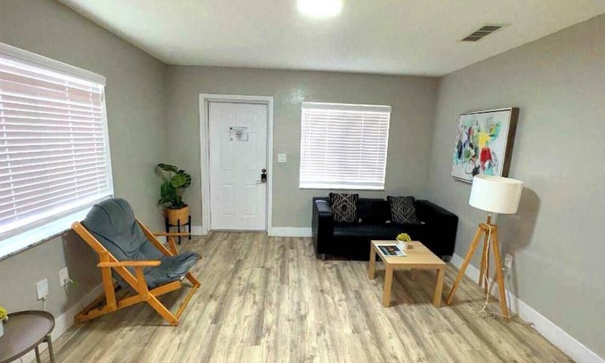 Buena Vista House | Spacious Family Home | Free Parking!