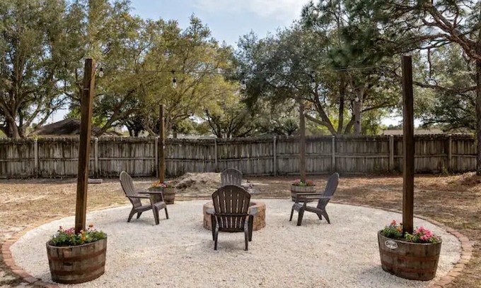 Navarre House | The Pelican Inn