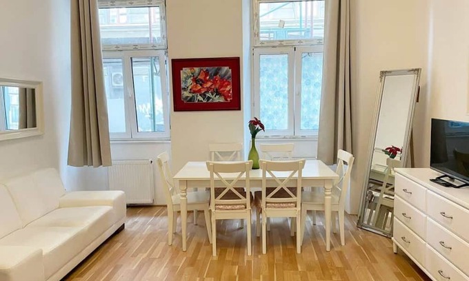 Neulerchenfeld Apartment | Stylish 1BR Apt. with the best location