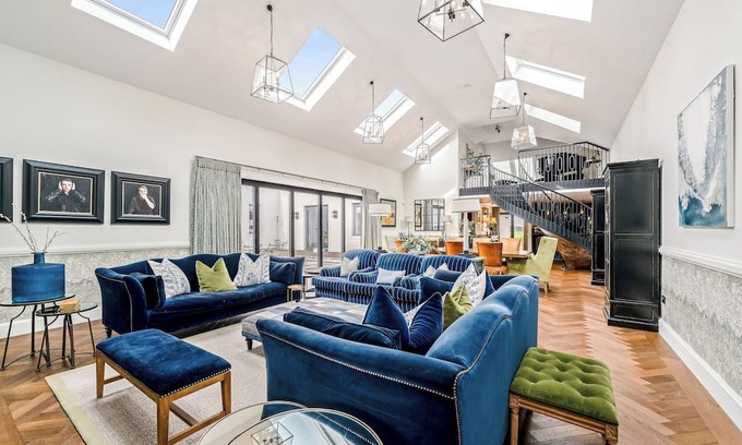 Glasgow Other | Exquisite Farmhouse Near Glasgow with Views