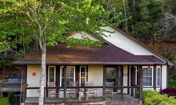 Robbinsville Cottage | Cozy Cottage with a Jacuzzi in the Snowbird Mountain Range with Views of Lake Santeetlah, North Carolina