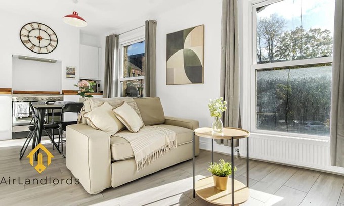 Coldharbour Apartment | Exclusive 2 Bedroom Flat near Loughborough Junction!