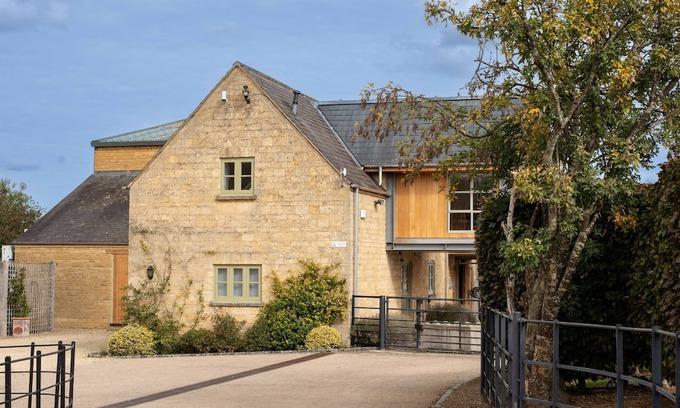 Todenham Cottage | Stockmans Cottage - Pet Friendly, Todenham