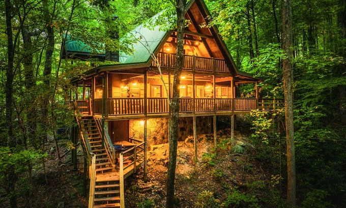 Gatlinburg - Pigeon Forge Cabin | Up The Creek Cabin - Peaceful surroundings on a mountain stream