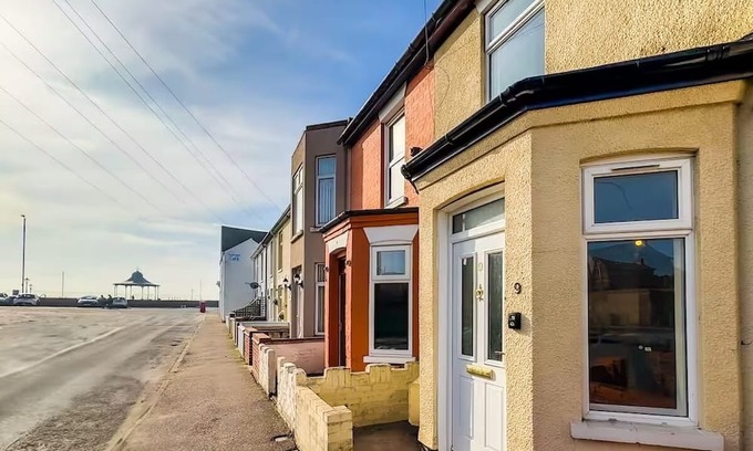 Gorleston-on-Sea House | Pavilion - Beachfront property