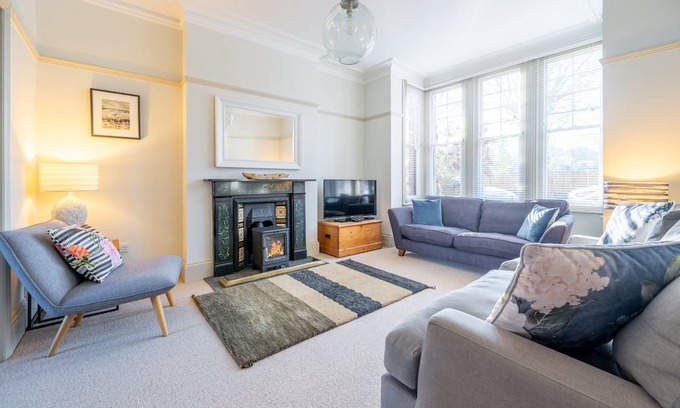 Overstrand Cottage | Sea Thrift House is a beautiful Victorian three storey house, overlooking the cricket ground and tuc
