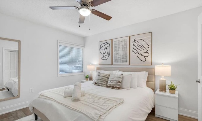 SoHo Apartment | Bayshore Hideaway | Pool, Gym, & Parking