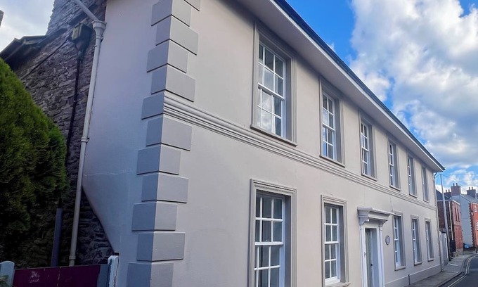 Brecon Apartment | Cantre Selyf - Spacious Apartment in our Historic Home in the Centre of Brecon