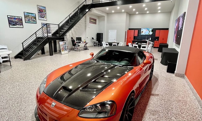 Highland Apartment | Luxury Racing Garage…make Sebring your play ground.
