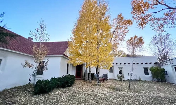 Red Wing House | Malachite Retreat