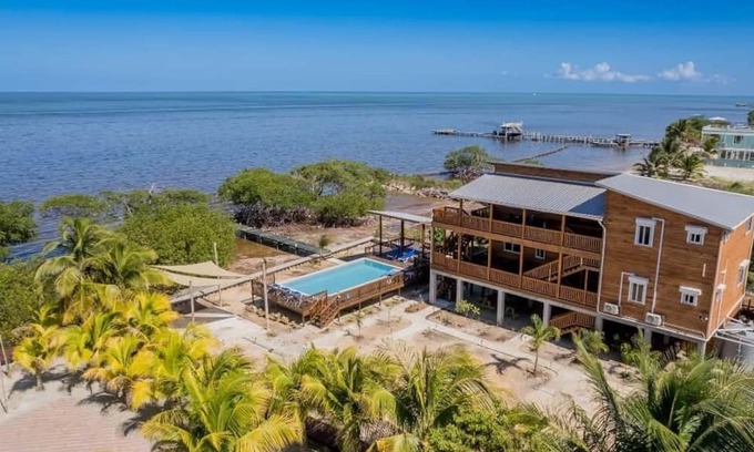 Belize City Villa | Ocean Front 3 bed/2 Bath Home w Pool - Upper Unit