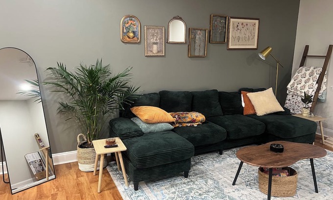 Bloomingdale House | Suburban Comfort Just 35 Min from Downtown Chi