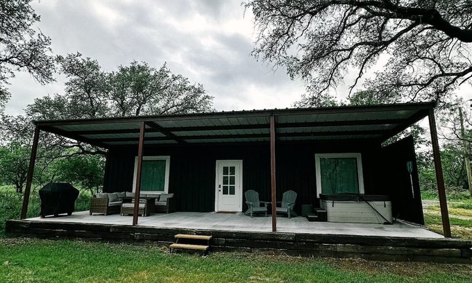 Early House | Container Retreat in Early