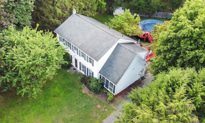 Wallkill House | Wallkill 4BR Retreat | Large Yard + Pet Friendly