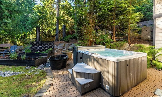 Metro Vancouver Regional District House | Forest Getaway 2 Bedroom Suite with Hot & Cold Tub