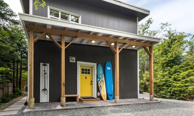Tofino House | NEW-Sea's the Day-N.Chesterman-Hot Tub -OD Shower