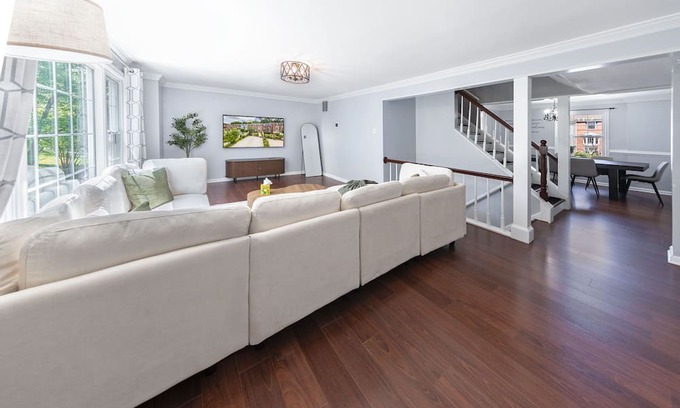 Mount Vernon House | 4-bedroom townhome in Alexandria with Game Room