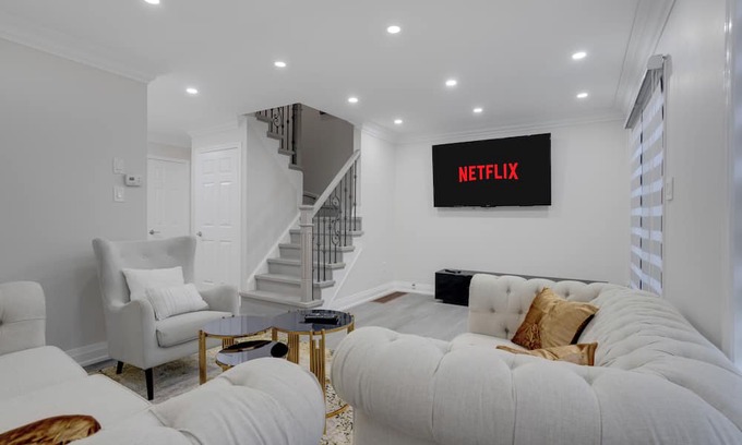 Vaughan House | Cozy Suite w/Office & Fast Wi-Fi by Wonderland