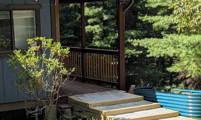 Bergton Cabin | Serenity Haven - dog-friendly cabin with grill, hot tub, firepit