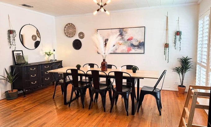 Terrell Heights House | Charming 3-Bedroom Getaway | Sleeps 6 | Cozy