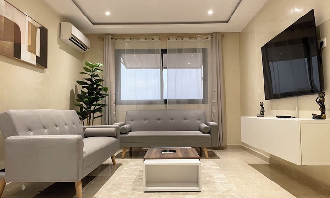 Cocody Apartment | Luxurious City Getaway: 5* Location - Free Private Chef + Airport Pickup