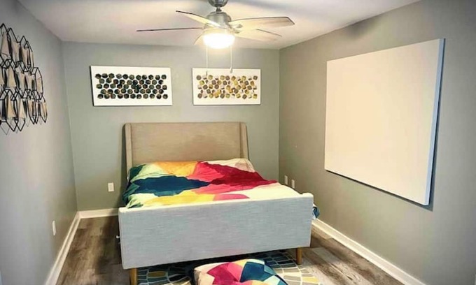 Bay City Apartment | 2Bed, 1Bath - Urban Retreat New!