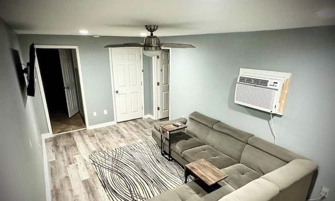 Bay City Apartment | 2Bed, 1Bath - Urban Retreat New!