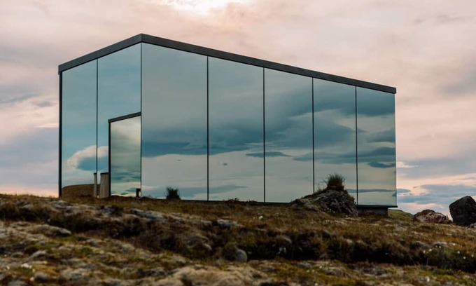 Myra House | Mirror House in the North Texas Hill Country