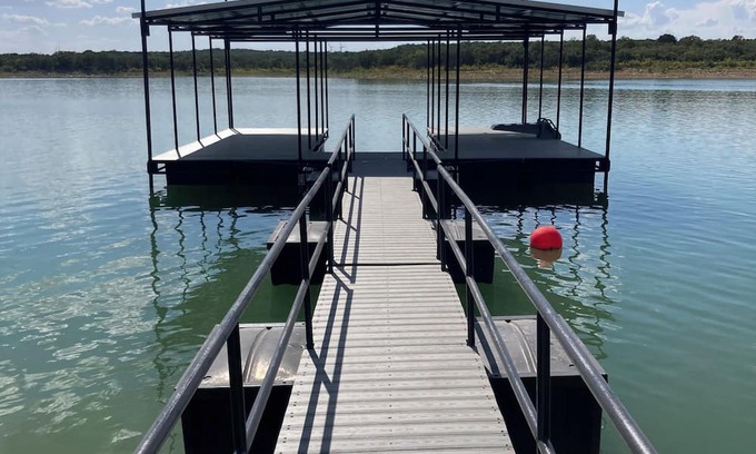 Cisco House | 3 bedroom 2 bath lake home with covered dock