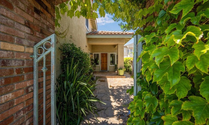 Cypress House | The Great Park Place! Beautiful 2bd, 2 bath, centrally located, cul-de-sac home.