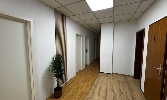 Dreieich Apartment | Dreieich apartment 10 persons - 8 single rooms parking lot truck