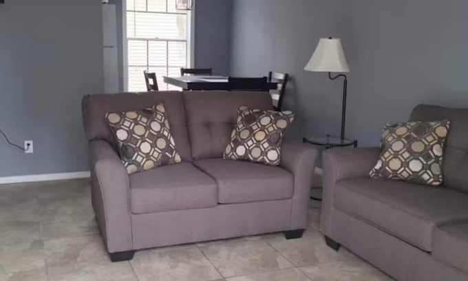 Eagle Pass Apartment | Charming 2-bedroom apartment in wonderful Eagle Pass with AC