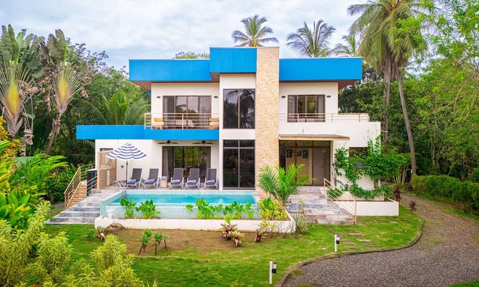 Parrita House | 4 bedroom-Beachfront-Luxury-Wildlife-Fast internet-private pool