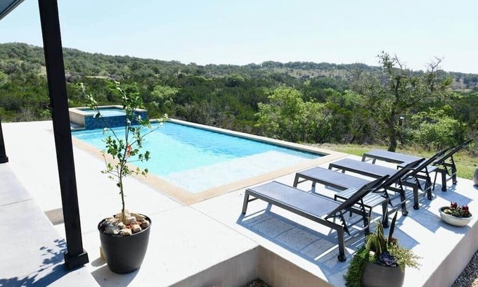 Johnson City House | Vista Azul | Private Hill Country Views Pool Hot Tub