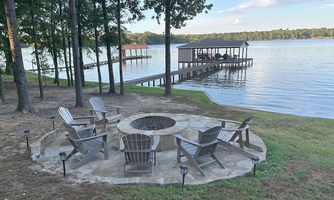 Dogwood Cabin | The Million Dollar View Lakehouse ~Sleeps 10 ~Kayaks ~Fire Pit