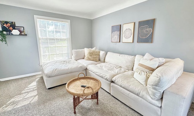 Flint House | Welcoming 3-bedroom house with AC in Flint. Pet and family friendly!
