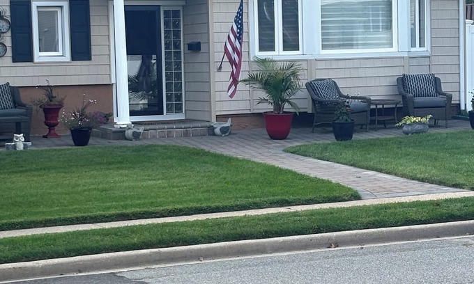 Plainview House | Stay Close to Ryder Cup: Cozy 3BR Home w/Backyard – 2 Miles to Bethpage
