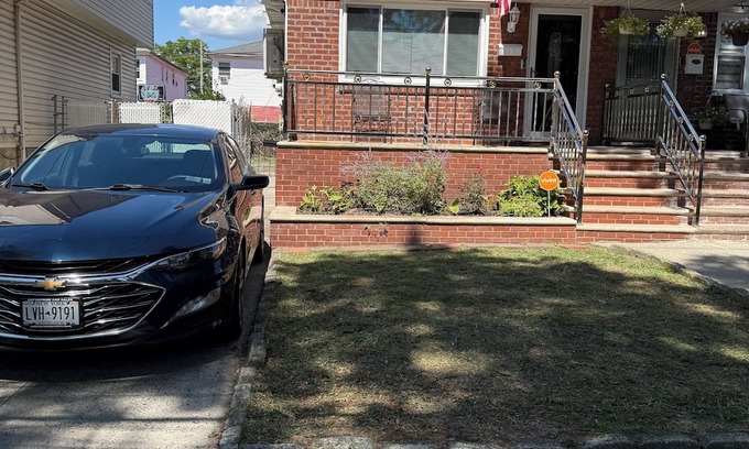 Queens House | Peaceful cozy 3-bedroom house with AC in Queens.