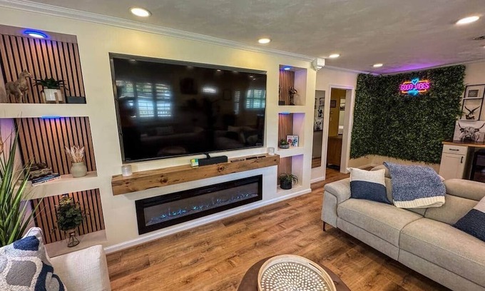 Providence Forge House | WELCOME TO THE VIBE- NEWLY LISTED! 3BR -Modern Brick home- 10 acres with 85in TV